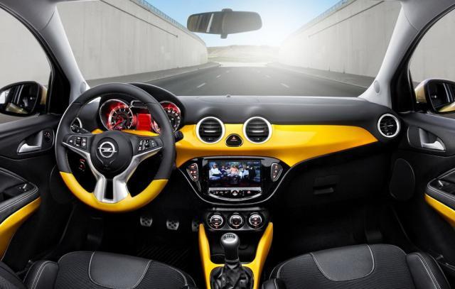 Opel Adam câştigă premiul pentru "Cel mai bun Design Interior al Anului"