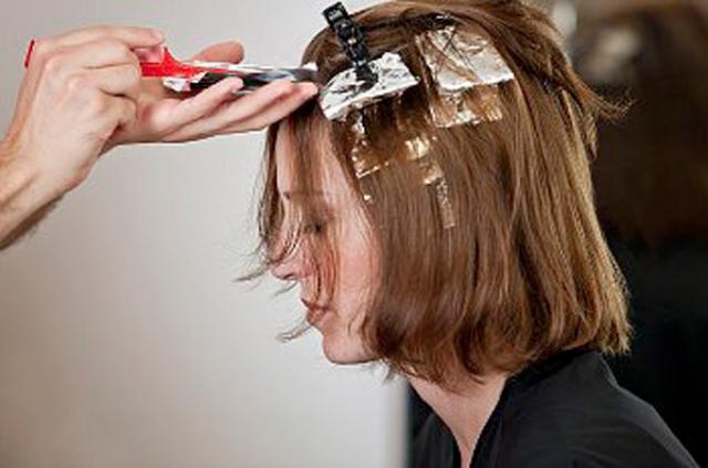 În general, vopselele de păr sunt sigure. Doar în cazuri rare pot cauza reacţii alergice. Foto: CORBIS