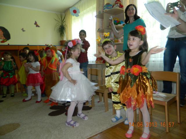 „Carnavalul din grădină”, cu cei mai mici preşcolari de la Grădiniţa „Albinuţa”