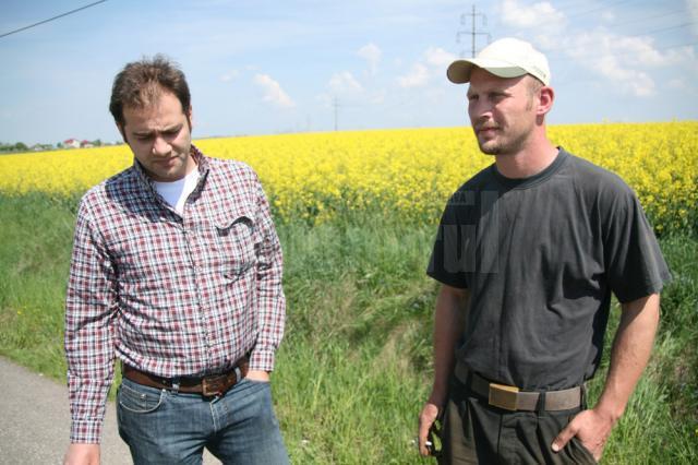 Cei doi nemţi care fac agricultură pe câmpurile din Fălticeni