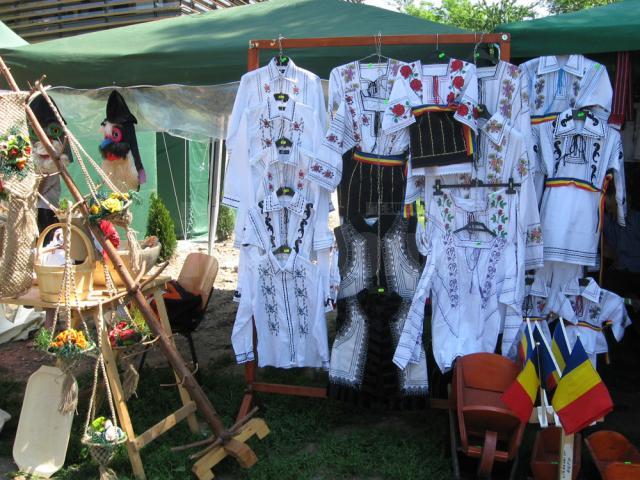 Târgul meşterilor populari urmăreşte să promoveze arta şi tradiţia populară din Bucovina