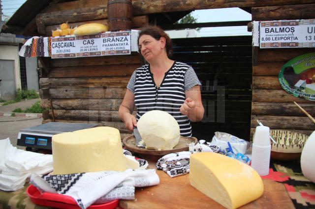 Produse naturale de la stână, la ediţia de Sânziene a Târgului Alimenta Tradiţional