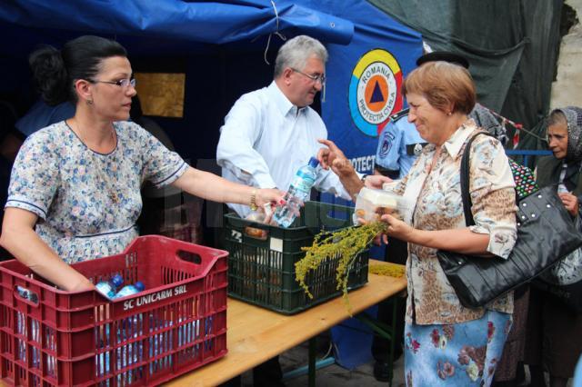 Ion Lungu şi şotia sa au împărţit 5000 de sarmale şi sticle de apă