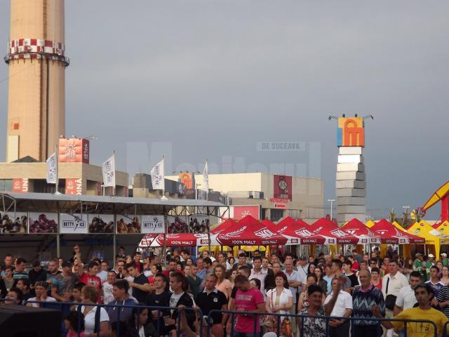 Zeci de mii de suceveni au venit la distracţie la Zilele Sucevei în parcarea Iulius Mall
