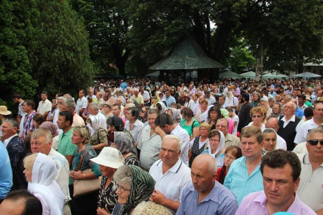 20.000 de credincioşi au participat la procesiunea de Sânziene, la Mănăstirea Sf.Ioan şi pe străzile Sucevei