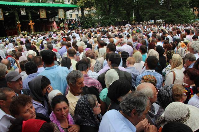 20.000 de credincioşi au participat la procesiunea de Sânziene, la Mănăstirea Sf.Ioan şi pe străzile Sucevei