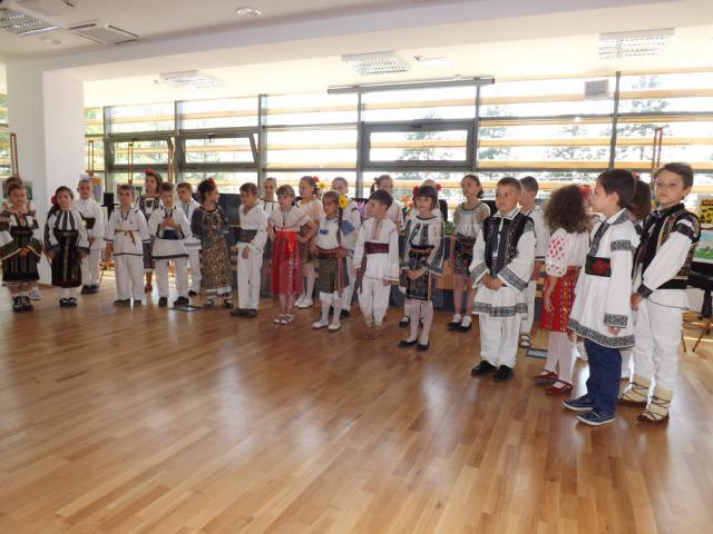 „Ştafeta tradiţiilor bucovinene”, cu elevi de la Şcoala Gimnazială „Ion Creangă”