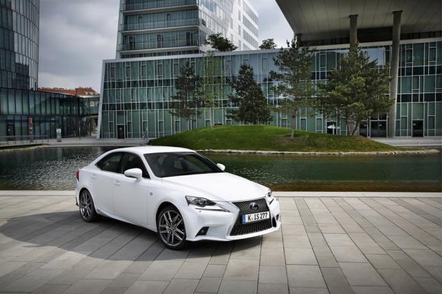 Lexus a livrat peste 100.000 de modele hibride pe piața europeană