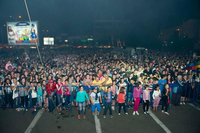 Sâmbătă seară peste opt mii de spectatori au umplut până la refuz zona centrală a Rădăuţiului