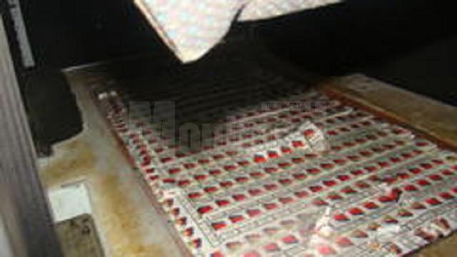 ţigări găsite în podeaua unui microbuz