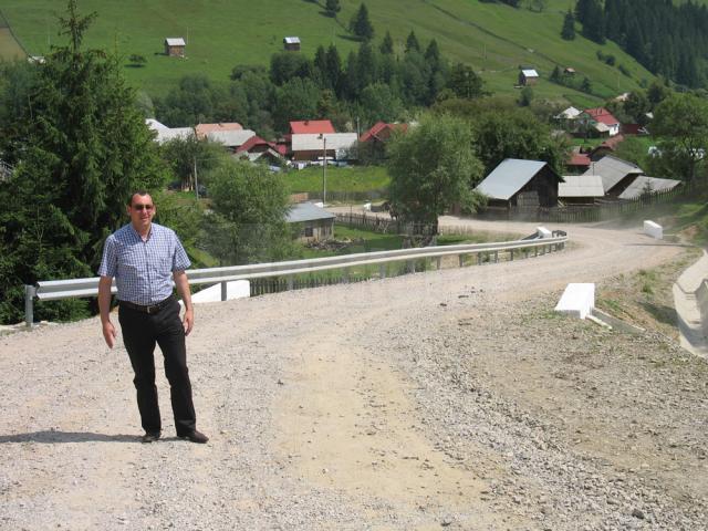 Trei drumuri agricole din Vatra Moldoviţei au fost modernizate printr-un proiect european
