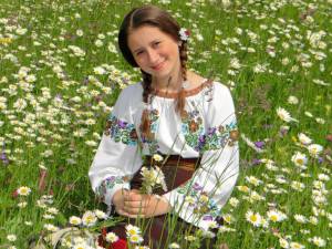 Denisa Apetrei, o zână a cântecului popular din Ţara de Sus