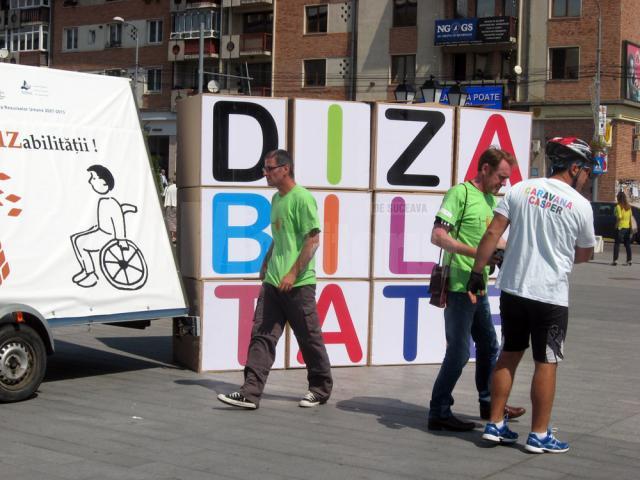 „Zidul dizabilității”, dărâmat în mod simbolic de doi biciclişti