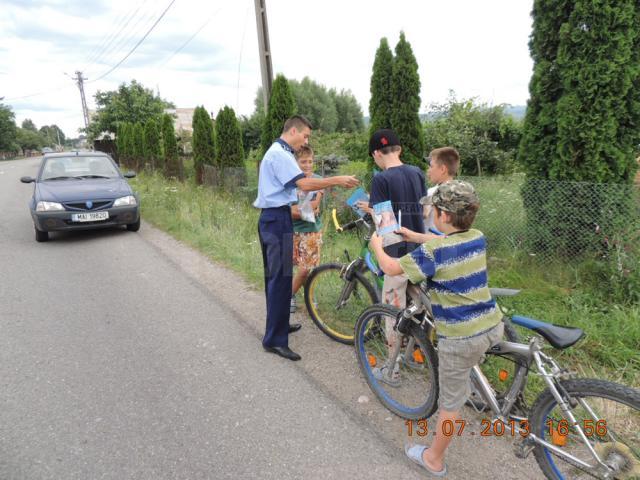 Minorii biciclişti au nevoie de o minimă instruire privind regulile de circulaţie pe un drum public