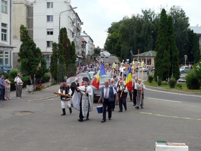 Sute de credincioşi, la procesiunea de Sfântul Ilie