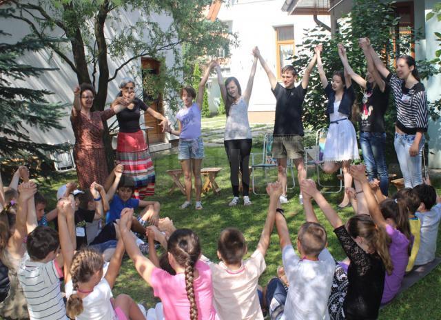 18 copii, cu vârste între 6 şi 13 ani, au participat la tabăra de la Gura Humorului