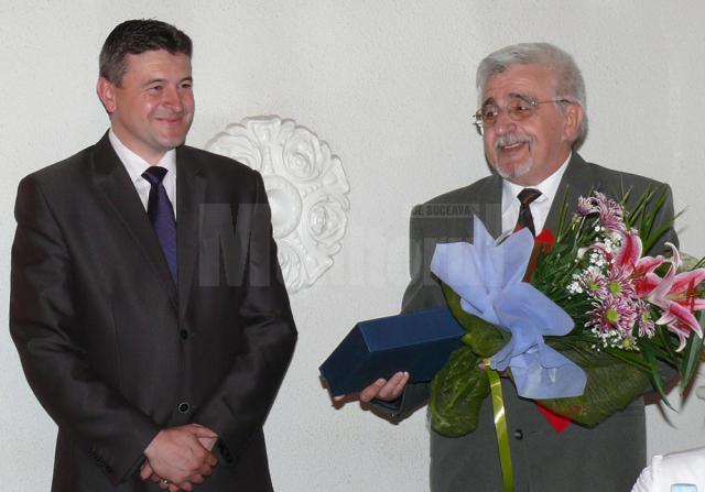 Dascălii Neculai Sturzu şi Virginia Stino, cetăţeni de onoare ai municipiului Fălticeni
