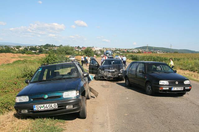 Cele trei maşini implicate în accident
