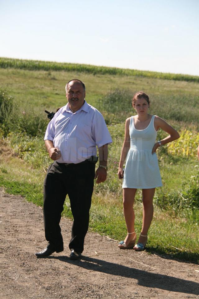 Primarul Gheorghe Scipor şi fiica sa, care s-a aflat la volan