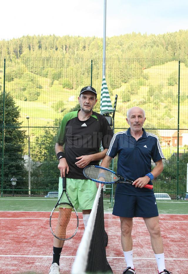 Favoriţii competiţiei înaintea finalei - Iuliu Buburuzan, în stânga şi câştigătorul turneului, Costică Prostire, dreapta