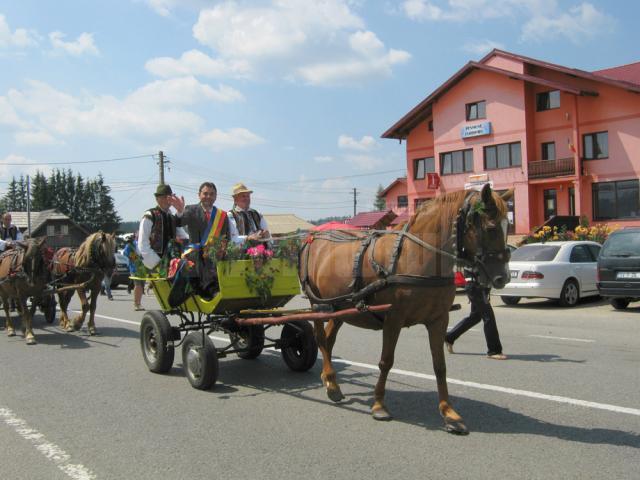 Timp de trei zile, comuna Poiana Stampei a devenit centrul de atracţie al turiştilor din Bazinul Dornelor