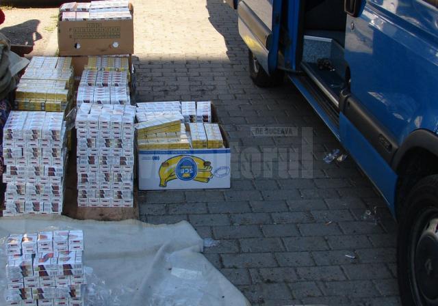5.000 de pachete de ţigări de contrabanda erau ascunse în autoutilitară