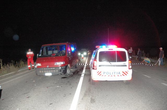 O autospecială Logan MCV a Poliţiei Rutiere, dotată cu aparat radar, a fost lovită de o dubiţă condusă de către un tânăr care rula cu 131 de kilometri la oră Foto: Vasile Ciocan