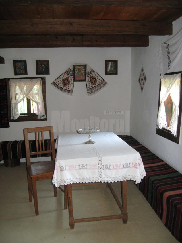 Interiorul casei Rădăşeni