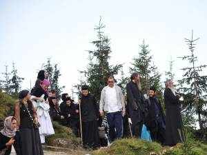 Aproape o mie de pelerini au trăit sărbătoarea Schimbării la Faţă la Mănăstirea Ceahlău