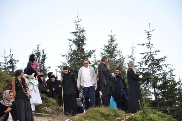 Aproape o mie de pelerini au trăit sărbătoarea Schimbării la Faţă la Mănăstirea Ceahlău