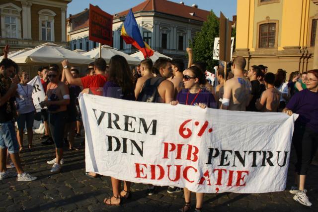 Studenţii au reclamat că tinerii din România sunt trimiși la coada vacii