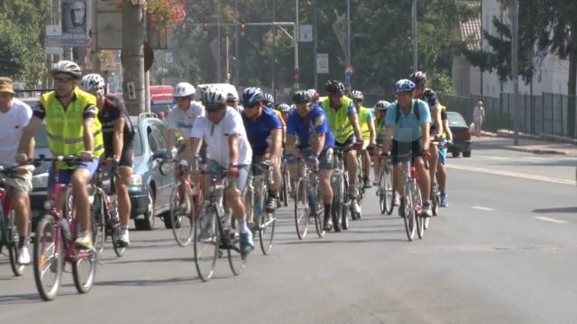 Preţ de câteva zeci de minute, câteva artere ale oraşului au aparţinut bicicliştilor