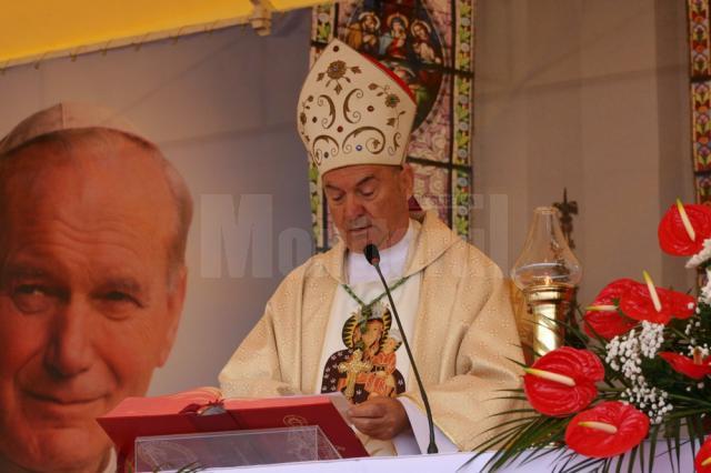 Sfânta Liturghie Solemnă Pontificală a hramului a fost oficiată de Episcopul de Iaşi, Excelenţa Sa Petru Gherghel