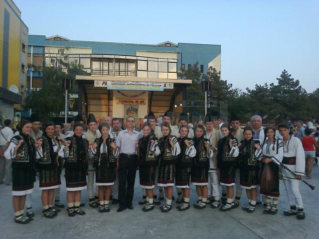Ansamblul „Stejărelul” din Cajvana a câştigat premiul I la Festivalul Internaţional de Folclor ,,Peştişorul de Aur”