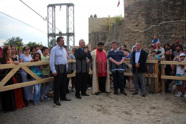 Oficialităţi locale şi judeţene au participat la deschiderea Festivalului de Artă Medievală „Ştefan cel Mare”