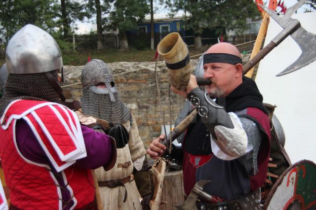 Deschiderea oficială a celei de-a VII-a ediţii a Festivalului de Artă Medievală „Ştefan cel Mare”