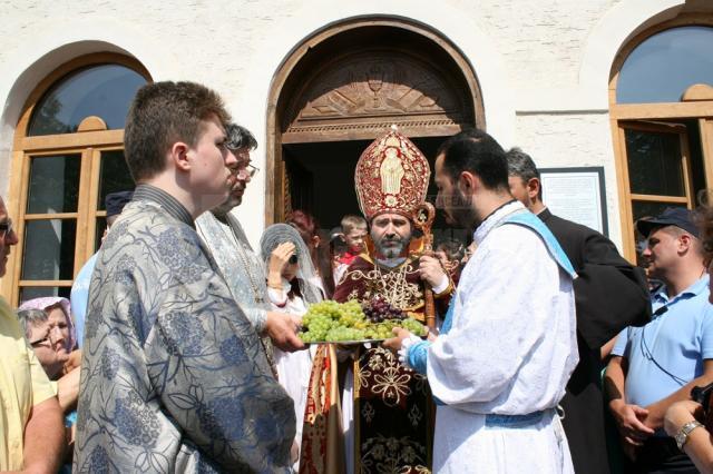 Sute de oameni din întreaga ţară, dar şi dintre armenii stabiliţi în străinătate au fost prezenţi astăzi la hramul Mănăstirii Hagigadar