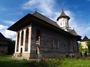 Mănăstirea Moldoviţa este una dintre cele mai vechi aşezări monahale, cu un important trecut istoric