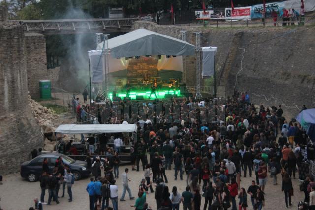 1.355 de spectatori în prima zi de festival Bucovina Rock Castle