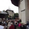 Mii de credincioşi veniţi din toate colţurile ţării au participat la resfinţirea Mănăstirii Moldoviţa