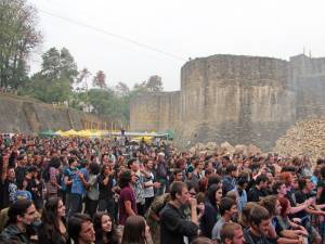Peste 5.700 de participanţi la Festivalul Internaţional Bucovina Rock Castle