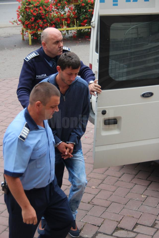Ionuţ Mazarache a fost prezentat instanţei de Judecată, Judecătoria Suceava, care a emis mandat de arestare pentru 29 de zile
