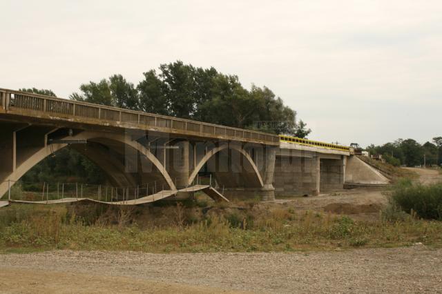 Podul de la Roşcani-Liteni, funcţional după trei ani de la inundaţiile care l-au distrus