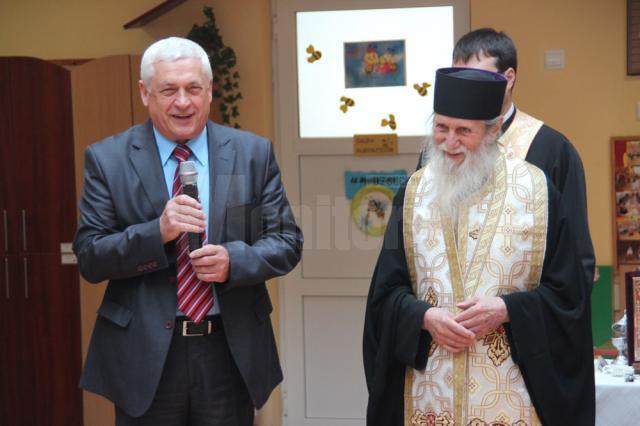 Şeful ISJ Suceava, Gheorghe Lazar, împreună cu IPS Pimen, Arhiepiscopul Sucevei şi Rădăuţilor