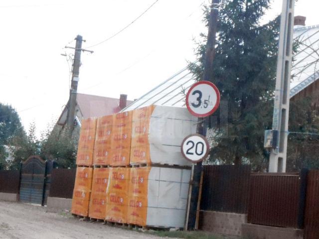 Indicatoarele montate în comuna Satu Mare, fără aviz de la Poliţia Rutieră