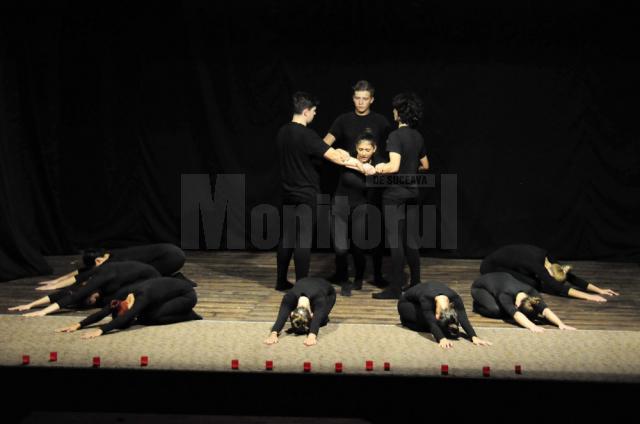 Peste 60 de participanţi la secţiunea recitare – monolog şi nouă spectacole în concursul de interpretare trupe de teatru