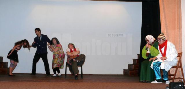 Peste 60 de participanţi la secţiunea recitare – monolog şi nouă spectacole în concursul de interpretare trupe de teatru