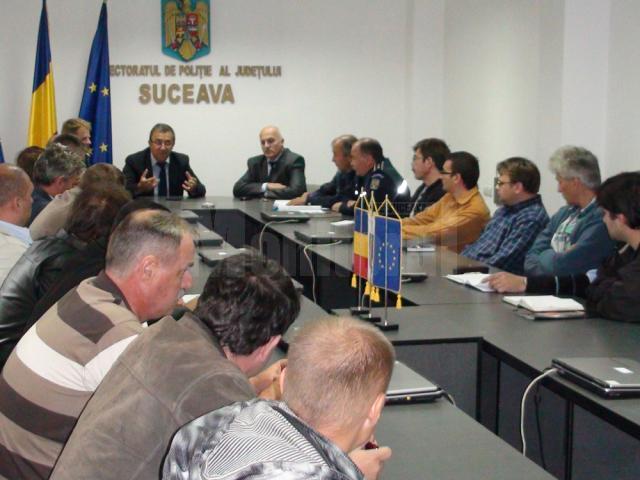 La sediul IPJ Suceava, sub conducerea prefectului judeţului  şi a reprezentanţilor poliţiei şi jandarmeriei, a avut loc  o întâlnire cu reprezentanţii a 23 de firme de pază