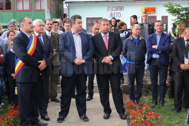 Preşedintele Consiliului Judeţean Suceava, Cătălin Nechifor, a participat luni la deschiderea anului şcolar de la Liceul Tehnologic „Ion Nistor” din oraşul Vicovu de Sus