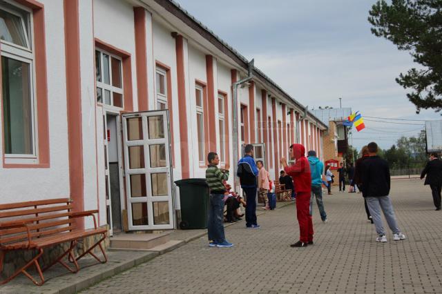 Deschiderea anului şcolar de la Liceul Tehnologic „Ion Nistor” din oraşul Vicovu de Sus